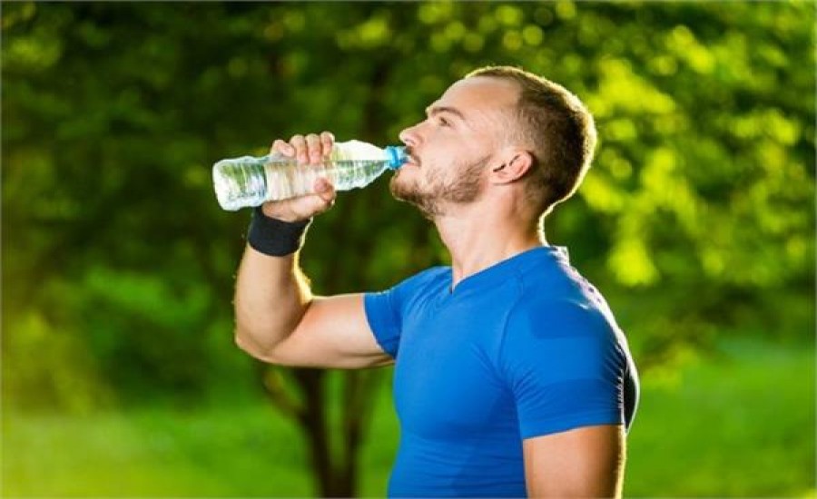 प्लास्टिक बोतल से पानी नहीं, कैंसर पी रहे आप; बरतें ये एहतियात