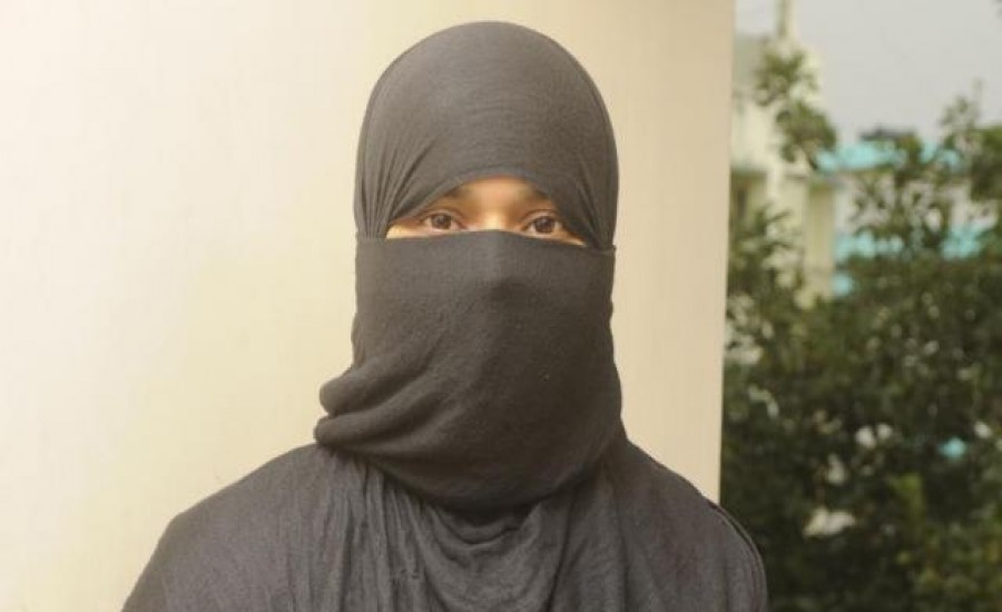 तीन तलाक याचिकाकर्ता  इशरत जहां की पुलिस से शिकायत, हिजाब पहनकर हनुमान चालीसा पाठ में शरीक होने पर मिली धमकी, कहा- घर खाली करो