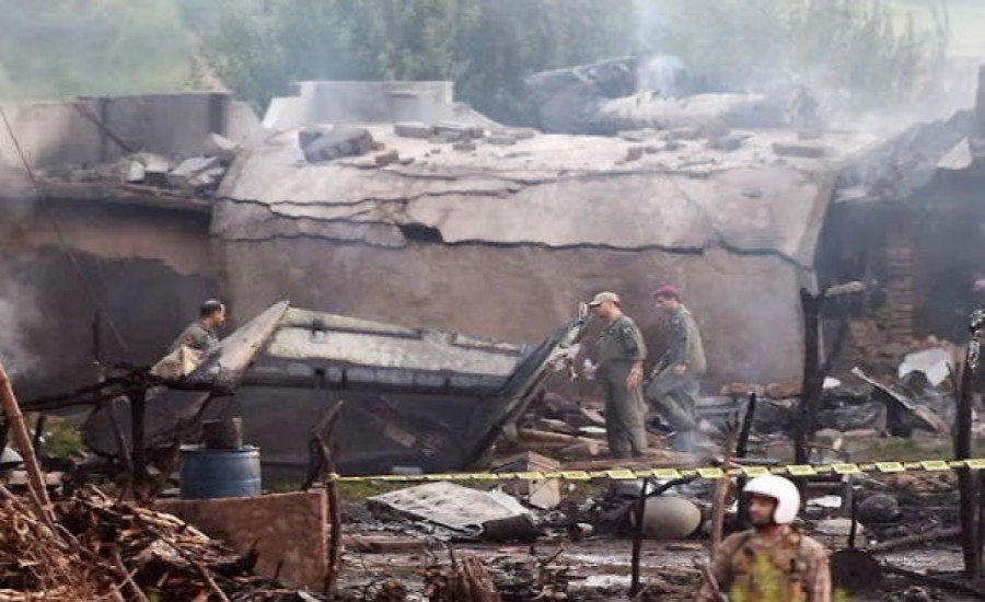 पाकिस्तान : रावलपिंडी के रिहायशी इलाके में सैन्य विमान क्रैश, 18 की मौत