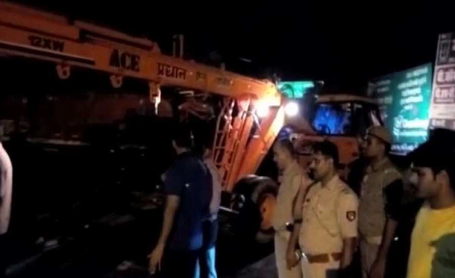 UP: बिजनौर में तीन ट्रक भिडे, पांच लोगों की मौत, 6 घायल