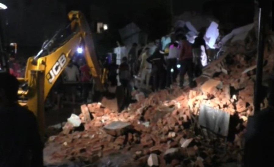 गुजरात : बारिश से नाडियाड में तीन मंजिला इमारत ढेर, 4 लाेगों की मौत