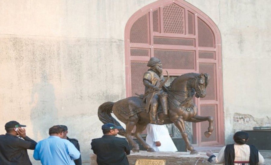 लाहौर : महाराजा रणजीत सिंह की प्रतिमा तोड़ी, इस साल हुआ था अनावरण