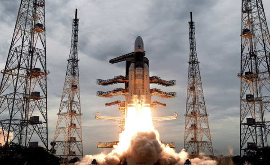 चंद्रयान-2 : इसरो को मिली सफलता, पृथ्वी की कक्षा छोड़ चांद की ओर बढ़ा चंद्रयान-2