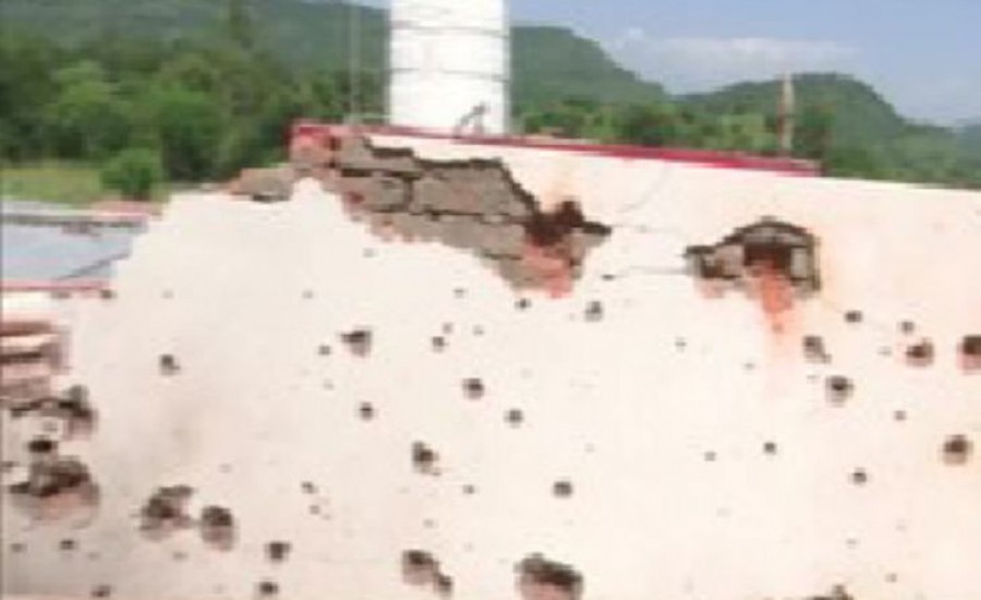 J&K : पाकिस्तान सेना ने राजौली में फिर किया सीजफायर का उल्लंघन, कई मकान क्षतिग्रस्त