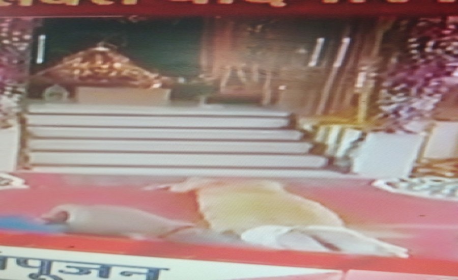 प्रधानमंत्री मोदी ने पहले हनुमान गढ़ी फिर राम लला के दर्शन किये