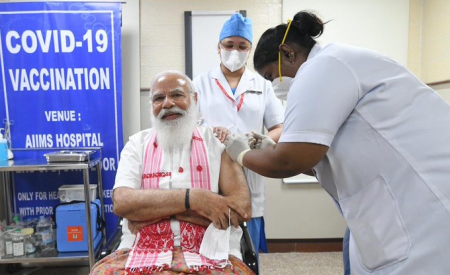प्रधानमंत्री नरेंद्र मोदी सुबह-सुबह एम्स पहुंचे, वैक्सीन की पहली खुराक ली