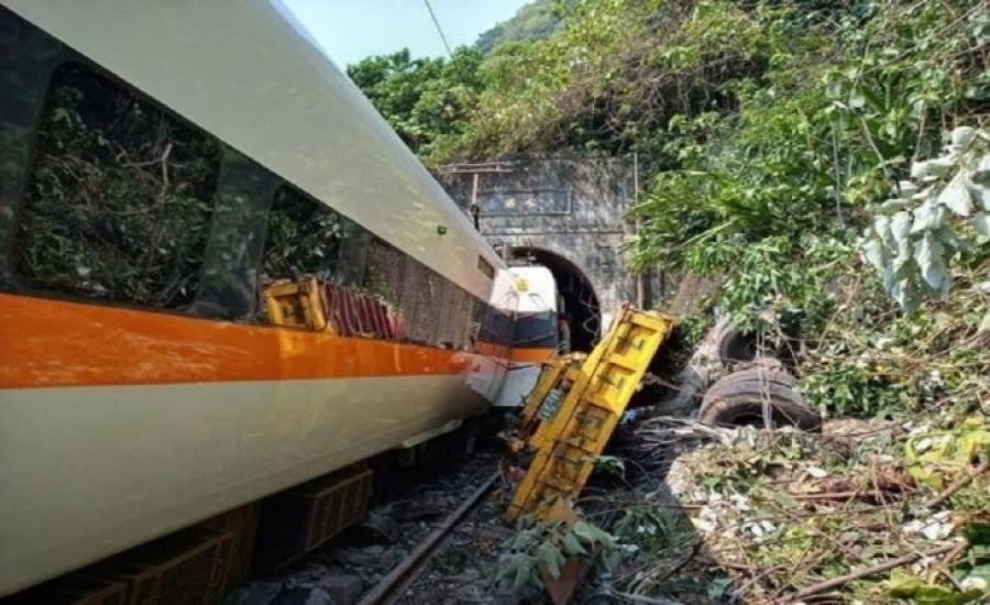 ताइवान में ट्रेन पटरी से उतरी, 41 की मौत