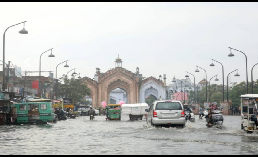 लखनऊ में बारिश से जलभराव, मौसम विभाग ने 17 जिलों को किया अलर्ट