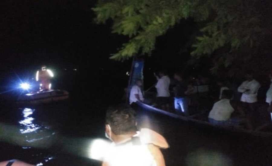 बिहार: एनडीआरएफ की टीम ने गंडक नदी में फंसे 15 लोगों की बचाई जान