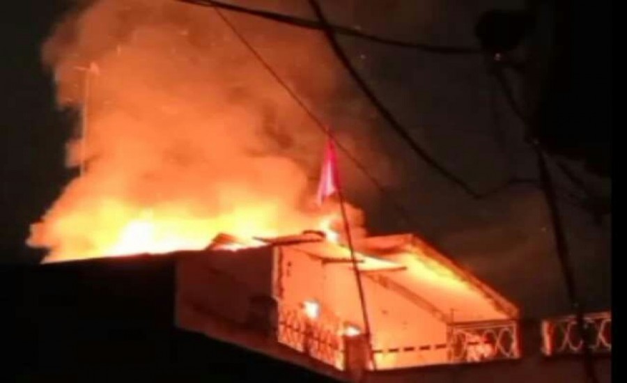 सीतापुर: घनी बस्ती के बीच में चल रही विस्फोटक निर्माण फैक्ट्री में आग, मोहल्ले में मचा हड़कंप