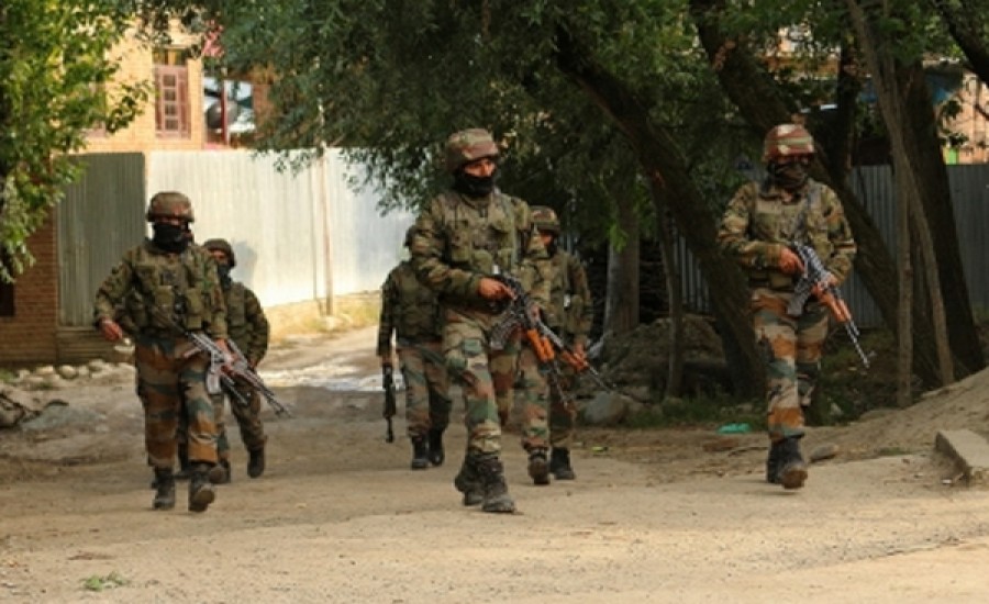 J&K: सेना ने उरी में पकड़ा पाकिस्‍तानी आतंकी, घुसपैठ करते एक को किया ढेर, भारी गोला-बारूद बरामद