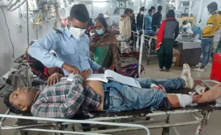 लखनऊ : पुलिस मुठभेड़ में सातिर वाहन चोर घायल,ट्रामा में भर्ती, लखीमपुर, गोरखपुर व बहराइच के रास्ते नेपाल भेजता था चोरी के वाहन