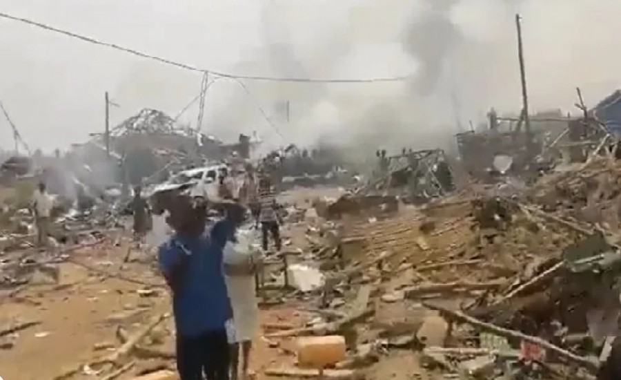विस्फोटक ले जा रहे ट्रक में धमाके से 17 की मौत : कई इमारत तबाह