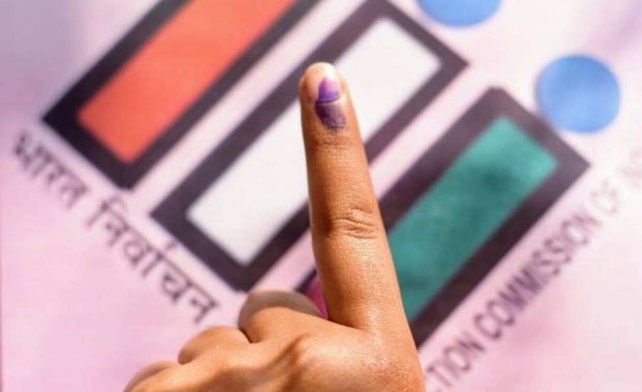 Up Phase 2 Voting: साइकिल का बटन दबाने पर वीवीपैट में निकल रही कमल की पर्ची, सपा ने चुनाव आयोग से की शिकायत