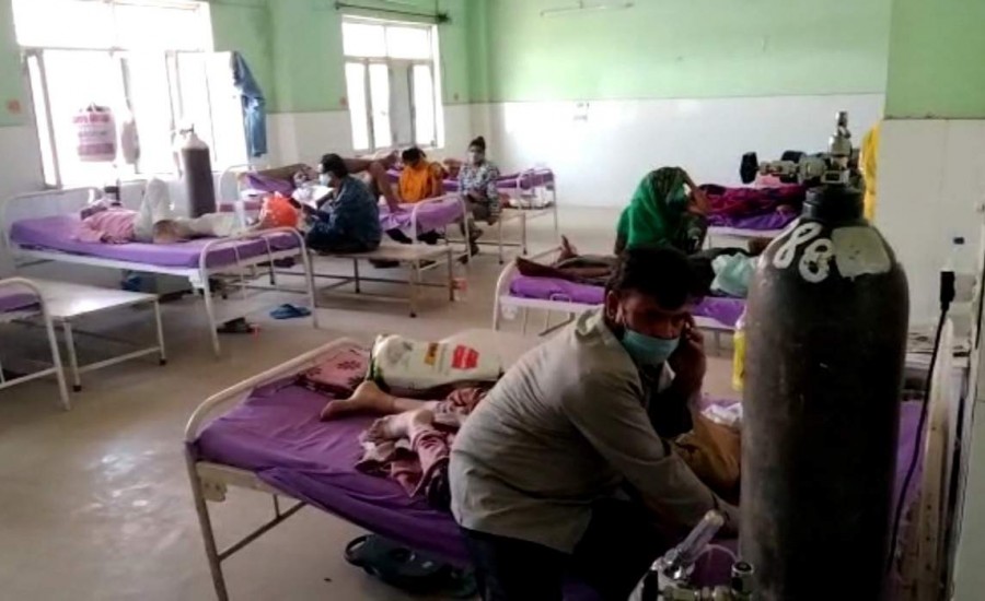 मथुरा में स्वास्थ्य मंत्री तर्ज पर अपर स्वास्थ्य निदेशक ने किया जिला अस्पताल का निरीक्षण