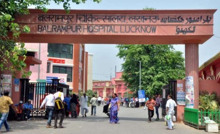 बलरामपुर अस्पताल में डॉक्टरों ने ऑपरेशन कर बच्चेदानी से निकाला साढ़े 4 किलो का ट्यूमर