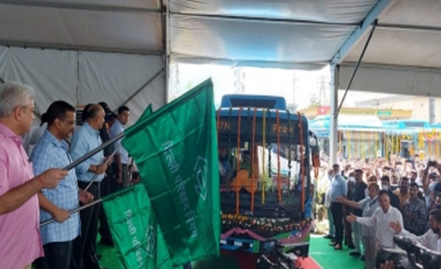 दिल्ली के मुख्यमंत्री ने 150 इलेक्ट्रिक बसों को दिखाई हरी झंडी, 3 दिन की मुफ्त सवारी की घोषणा