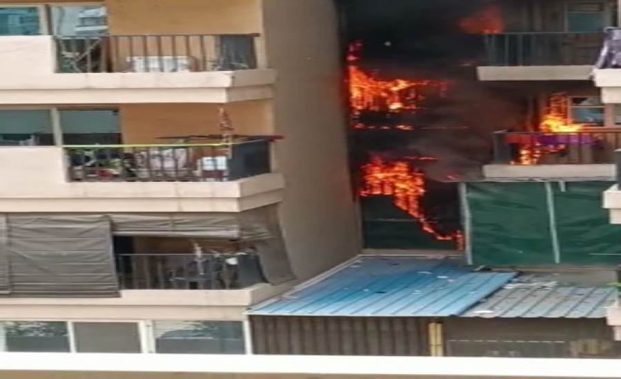 ग्रेटर नोएडा के गौर सिटी सोसाइटी में लगी भीषण आग, कोई जनहानि नहीं