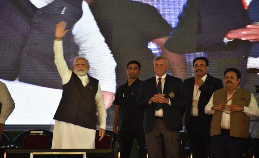 प्रधानमंत्री नरेन्द्र मोदी ने वाराणसी में अंतरराष्ट्रीय क्रिकेट स्टेडियम की रखी आधारशिला
