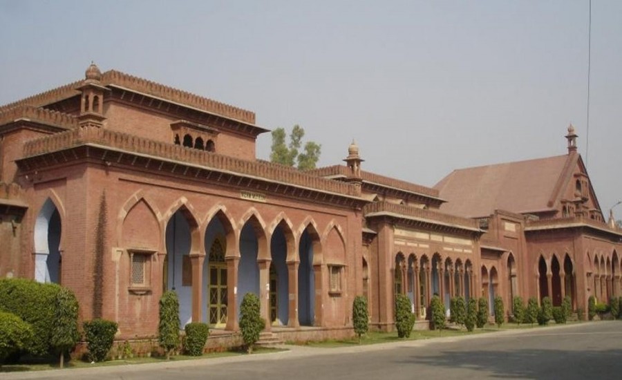 अलीगढ़ मुस्लिम विश्वविद्यालय कोरोना की चपेट में, 40 लोगों की मौत