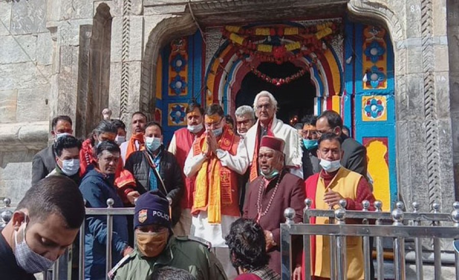 उत्तराखंड के सीएम पुष्कर सिंह धामी ने केदारनाथ मंदिर में दर्शन किए
