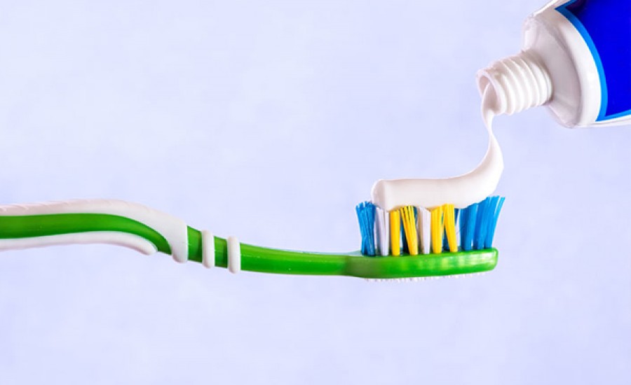 दांत ही नहीं इन 10 जगहों के लिए भी फायदेमंद है टूथपेस्ट, इस्तेमाल करके देखिए