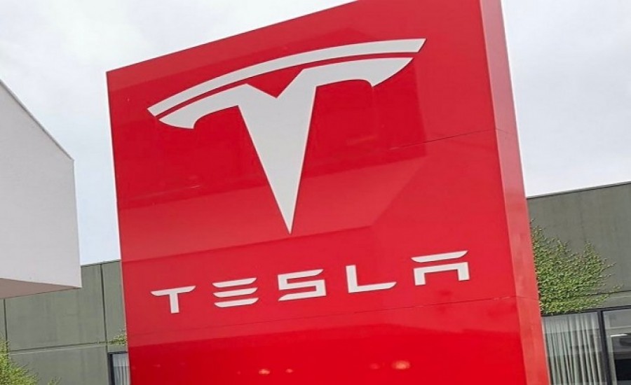 Tesla की कार खरीदने की योजना बना रहे लोगों को बड़ा झटका, बढ़ा दिए दाम