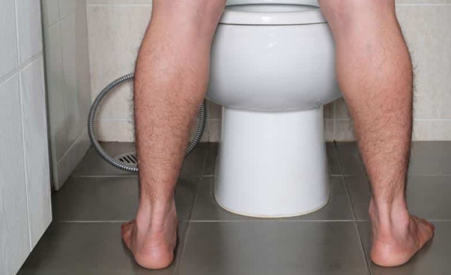 कम पानी पीने के बावजूद जाना पड़ता है बार-बार टॉयलेट, हो सकते हैं यह कारण