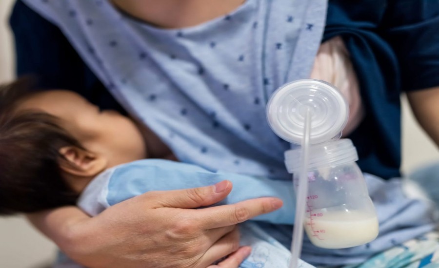 मां के दूध से नहीं होता कोविड का संक्रमण, वैक्सीन है मजबूत सुरक्षा कवच