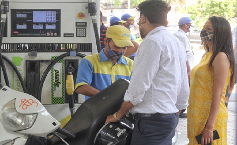 पिछले 14 दिनों में 12वीं बार बढ़े पेट्रोल, डीजल के दाम