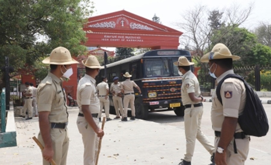 'हनुमान चालीसा बनाम अजान' - हाई अलर्ट पर कर्नाटक पुलिस