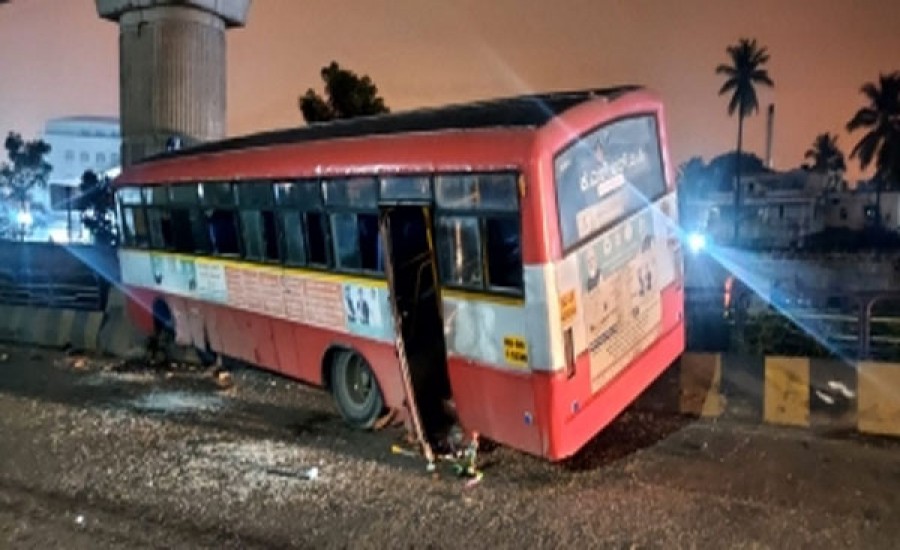 बैंगलोर में हुई बस दुघर्टना से 25 लोग घायल