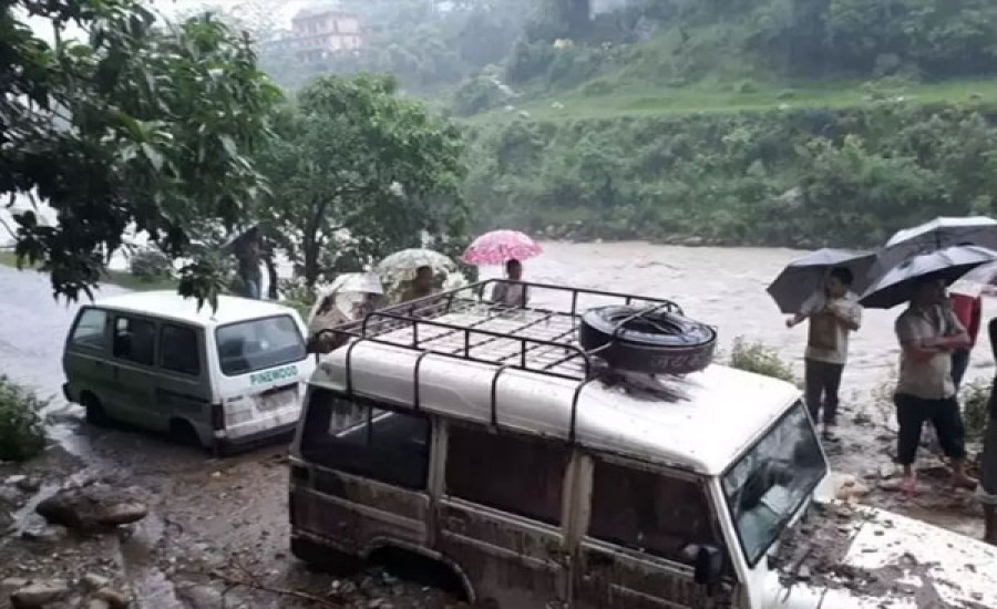 बागेश्वर में बारिश का कहर, कपकोट में एएनएम सेंटर ध्वस्त, जिले की 25 सड़कें बंद