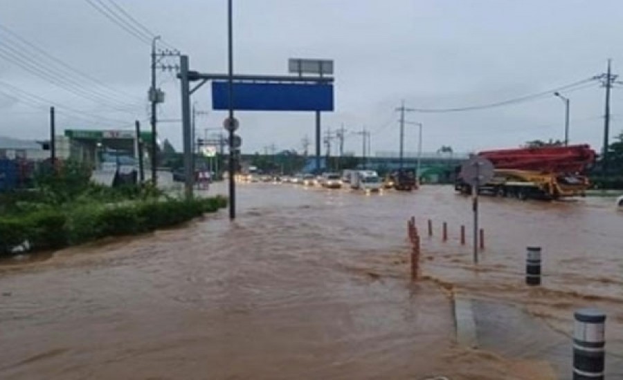 दक्षिण कोरिया में भारी बारिश से 3 लोगों की मौत