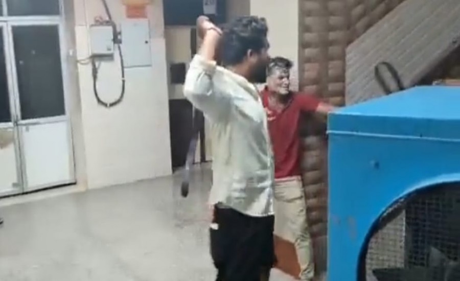 सिविल अस्पातल में बर्थ डे पार्टी के जश्न में बेल्ट से मारपीट का वीडियो वायरल