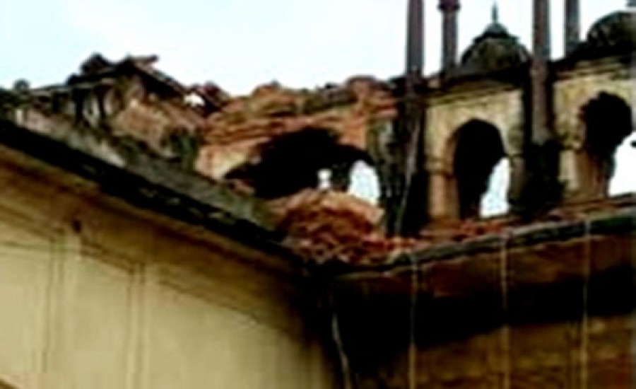 भारी बारिश में लखनऊ के ऐतिहासिक इमामबाड़ा का बड़ा हिस्सा गिरा