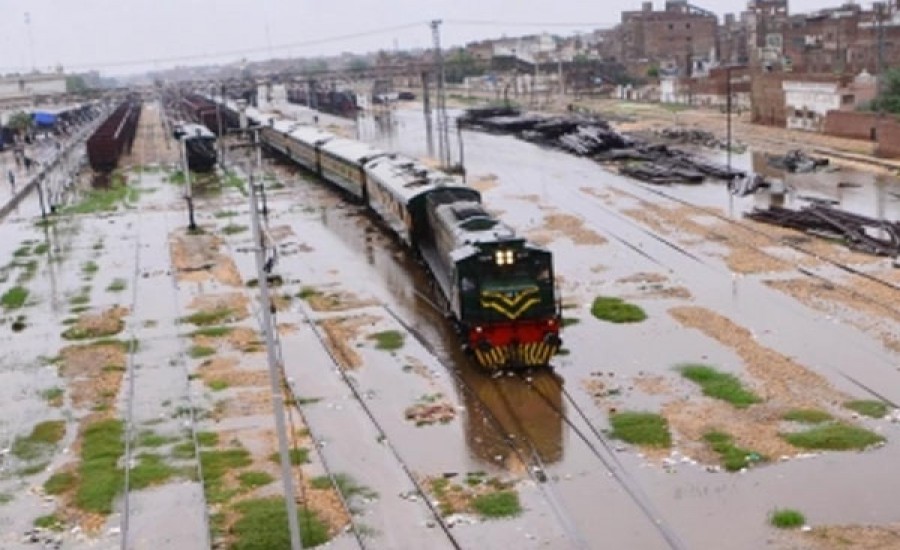 पाकिस्तान में बाढ़ का कहर जारी