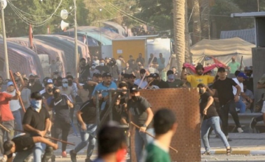 इराक में कर्फ्यू, 20 प्रदर्शनकारियों की मौत; गृहयुद्ध की ओर देश?
