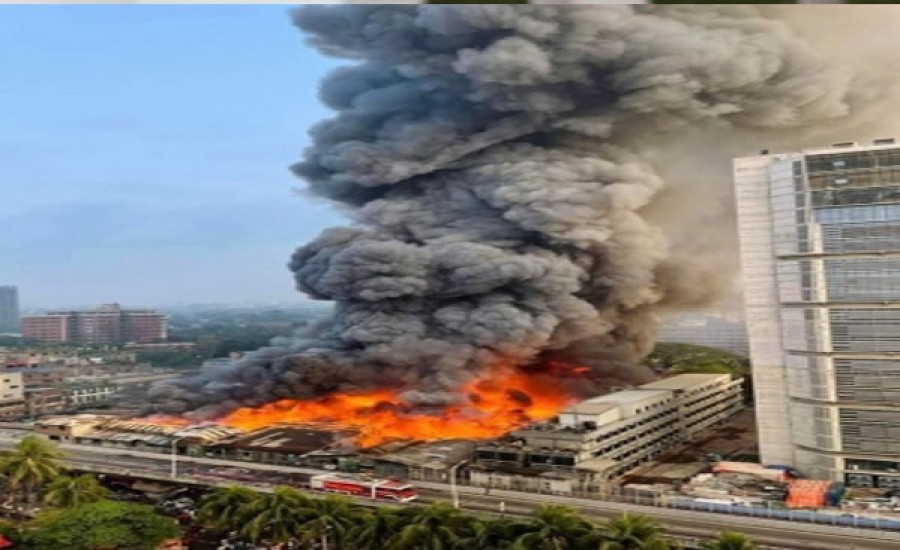 बांग्लादेश के सबसे बड़े थोक बाजार में लगी आग
